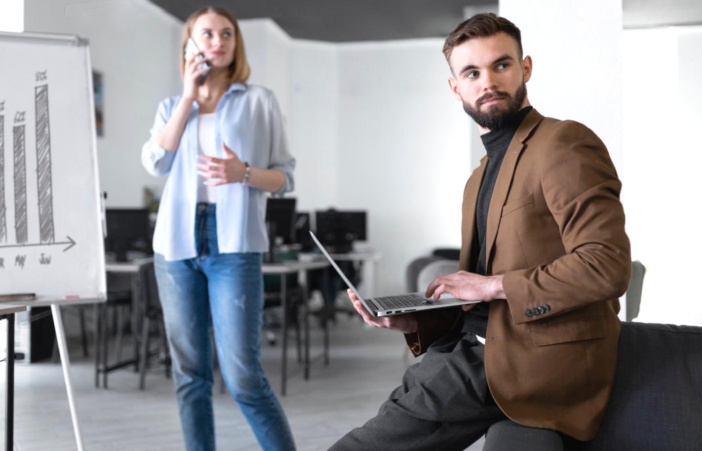 Professionelles Arbeitsumfeld mit Fokus auf Kommunikation